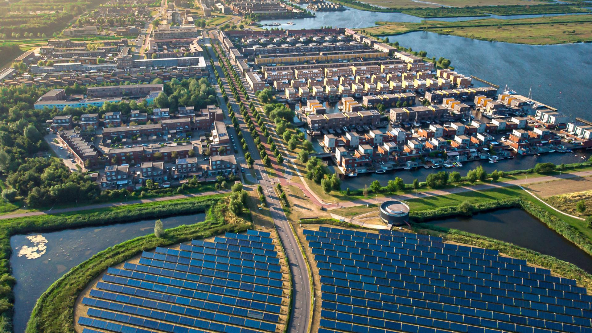 Luchtfoto zonnepanelen